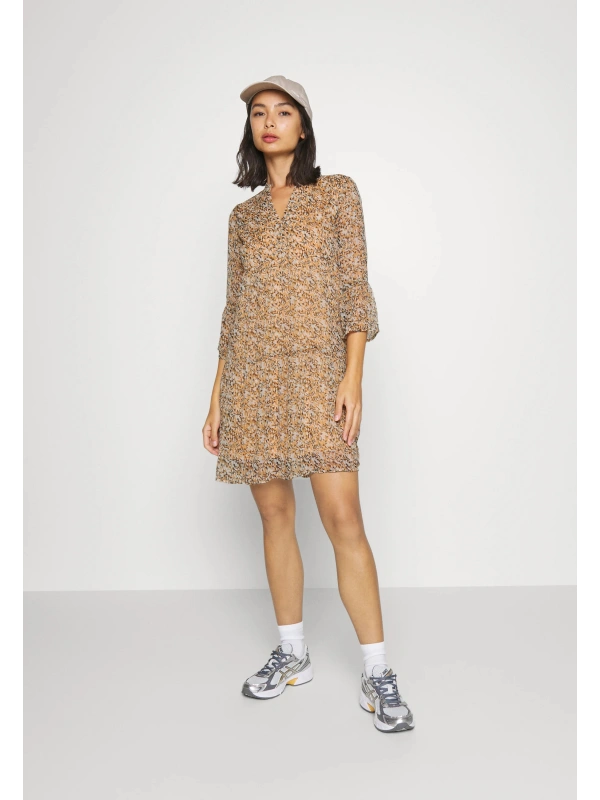 Vero Moda VMKAY 3/4 SHORT WVN RPT GA TALL Kleita