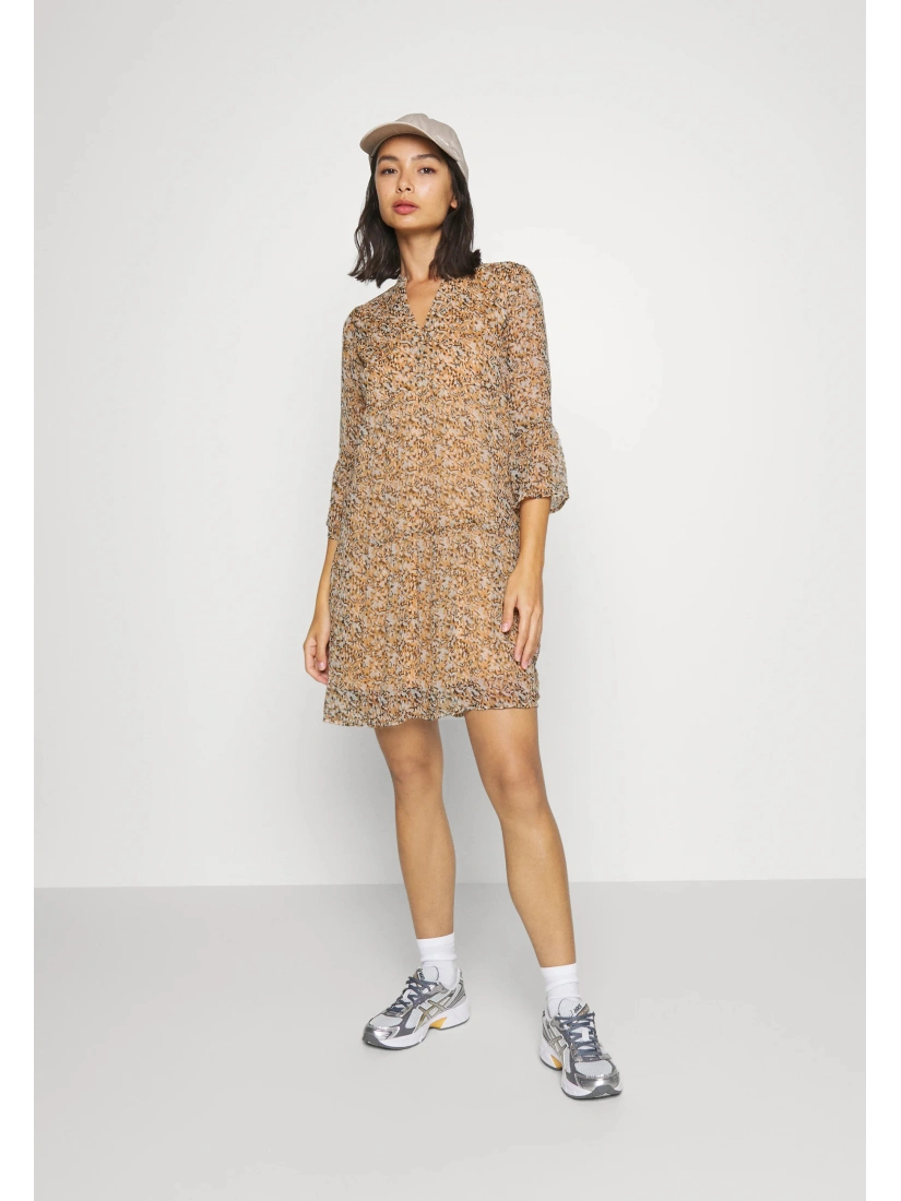 Vero Moda VMKAY 3/4 SHORT WVN RPT GA TALL Kleita