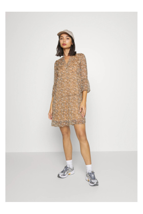 Vero Moda VMKAY 3/4 SHORT WVN RPT GA TALL Kleita