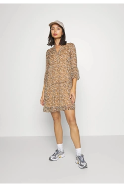 Vero Moda VMKAY 3/4 SHORT WVN RPT GA TALL Kleita