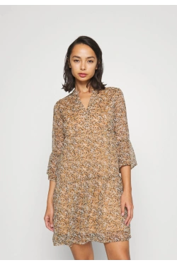Vero Moda VMKAY 3/4 SHORT WVN RPT GA TALL Kleita